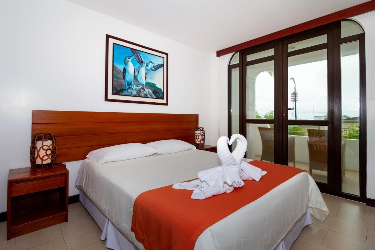 Galapagos Apartments - Bay View House ปูแอร์โตอาโยรา ภายนอก รูปภาพ