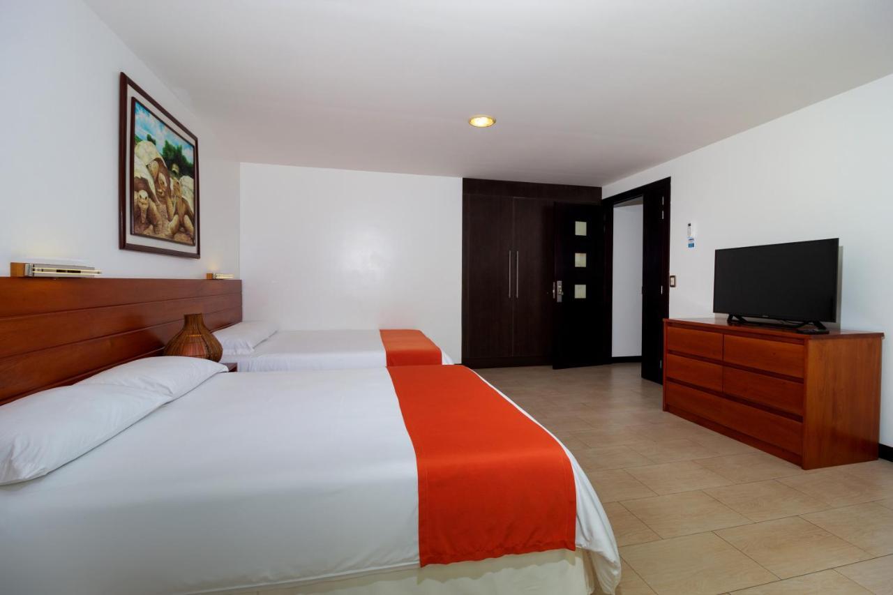 Galapagos Apartments - Bay View House ปูแอร์โตอาโยรา ภายนอก รูปภาพ